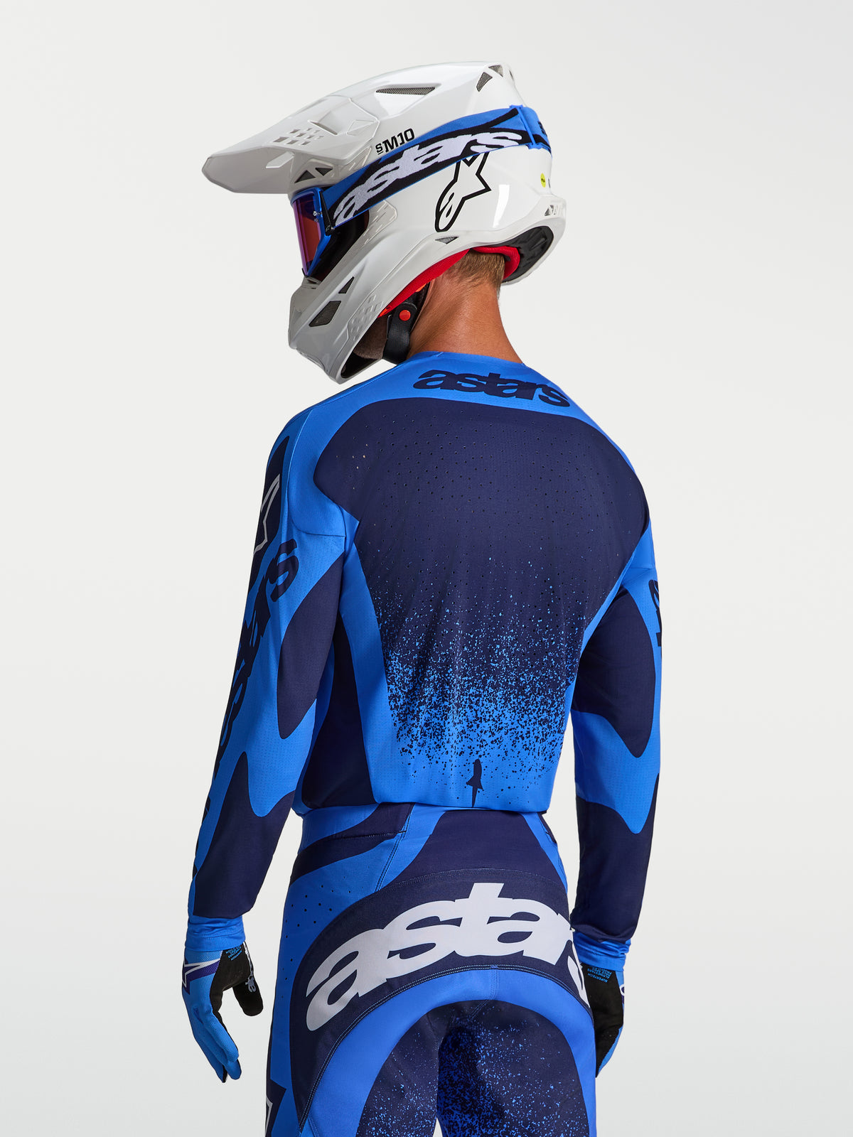 Maglia Techstar Swan Alpinestars, maglia motocross uomo blu e blu scuro con perforazioni laser traspiranti, vista posteriore.