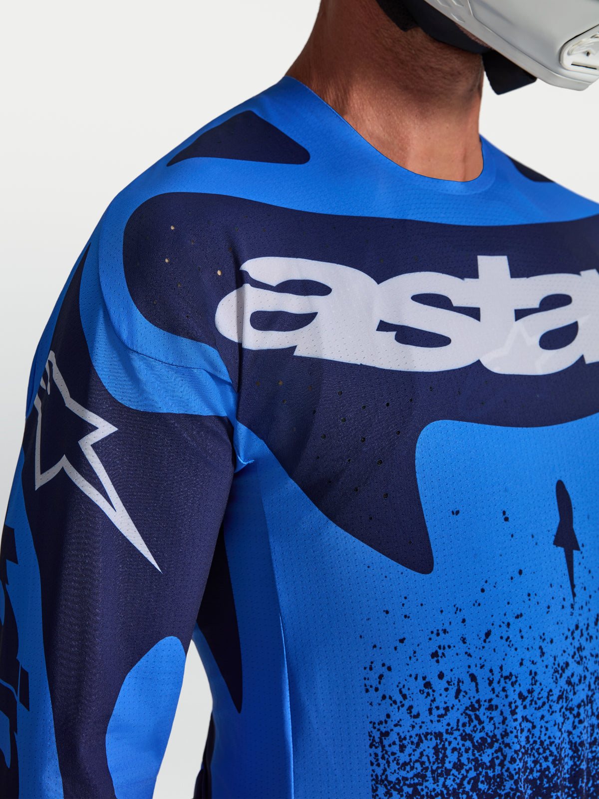 Alpinestars maglia Techstar Swan, maglia da motocross da uomo, blu e blu scuro, con ventilazione laser e loghi bianchi.