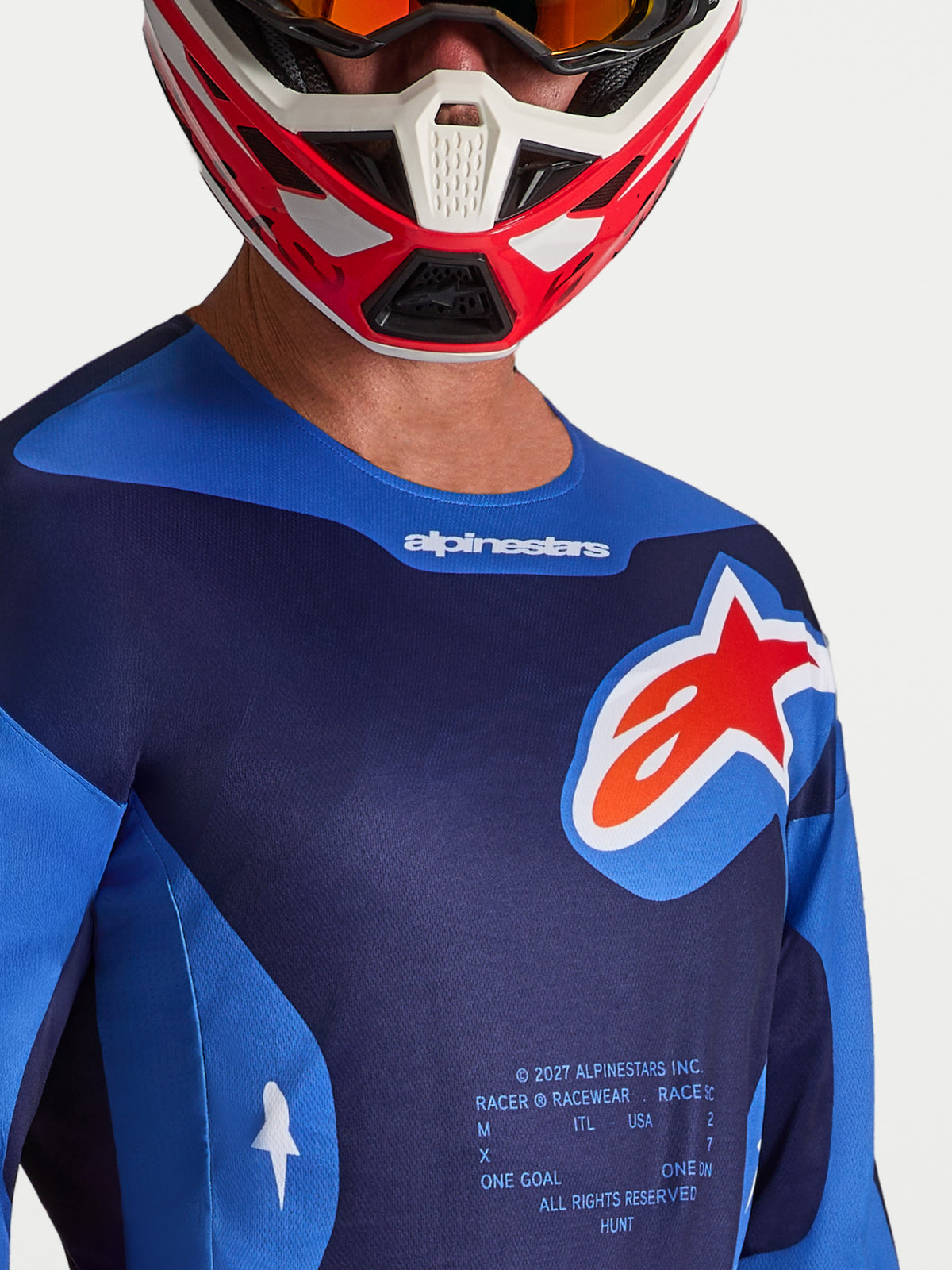 Alpinestars Maglia Racer Hunt, maglia da motocross racing da uomo, blu e rosso, in poliestere traspirante con grande logo a stella sul petto.