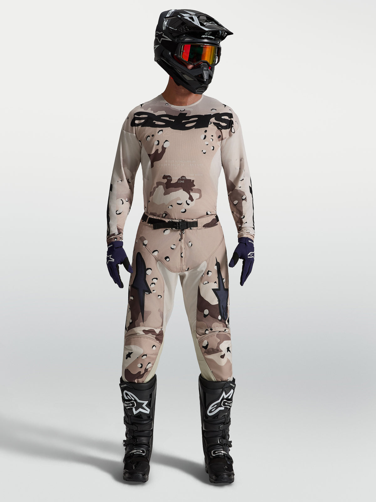 Alpinestars maglia e completo MX Racer Lone 2027, mimetico deserto e nero, vestibilità ergonomica da motocross.