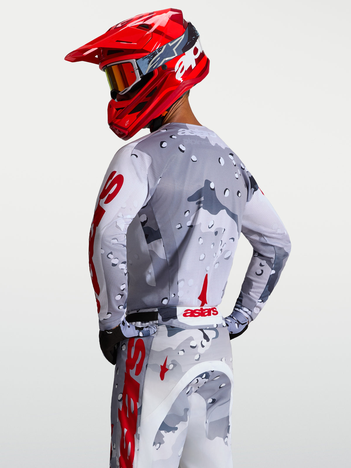 Alpinestars maglia Racer Air Lone, maglia da motocross da uomo, grigio camo e rosso, in mesh traspirante per fuoristrada.