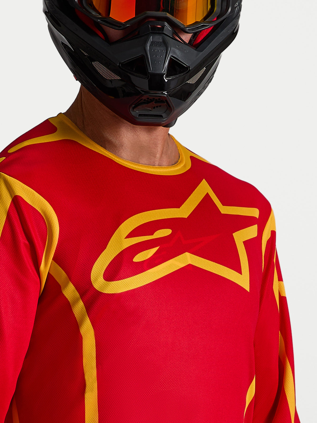 Alpinestars Maglia Fluid Apex V2, maglia da motocross per uomo, rossa e oro, con grande logo a stella sul petto.