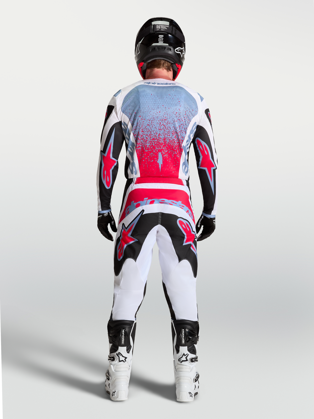 Alpinestars maglia Fluid Drag, maglia da motocross da uomo, nero e rosso fluo, vista posteriore su un pilota.
