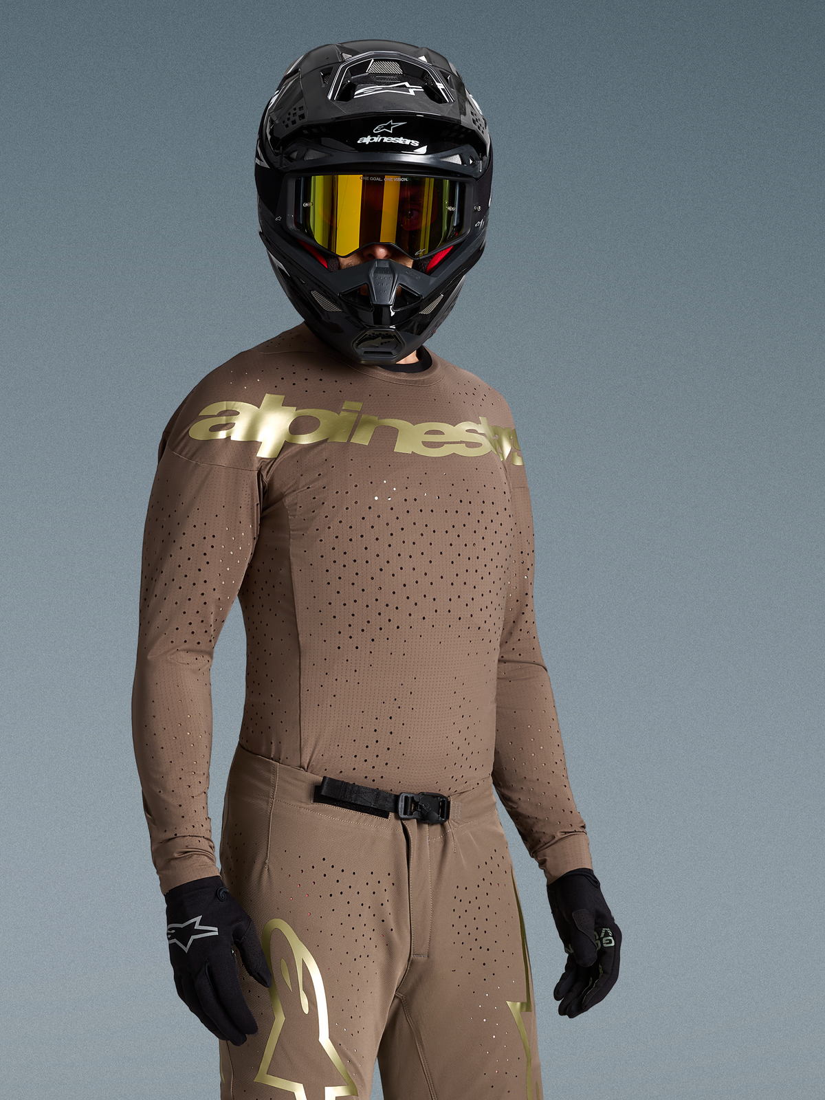 Alpinestars completo Supertech Air Gold Edizione Limitata, kit da motocross marrone e oro con ventilazione a taglio laser.