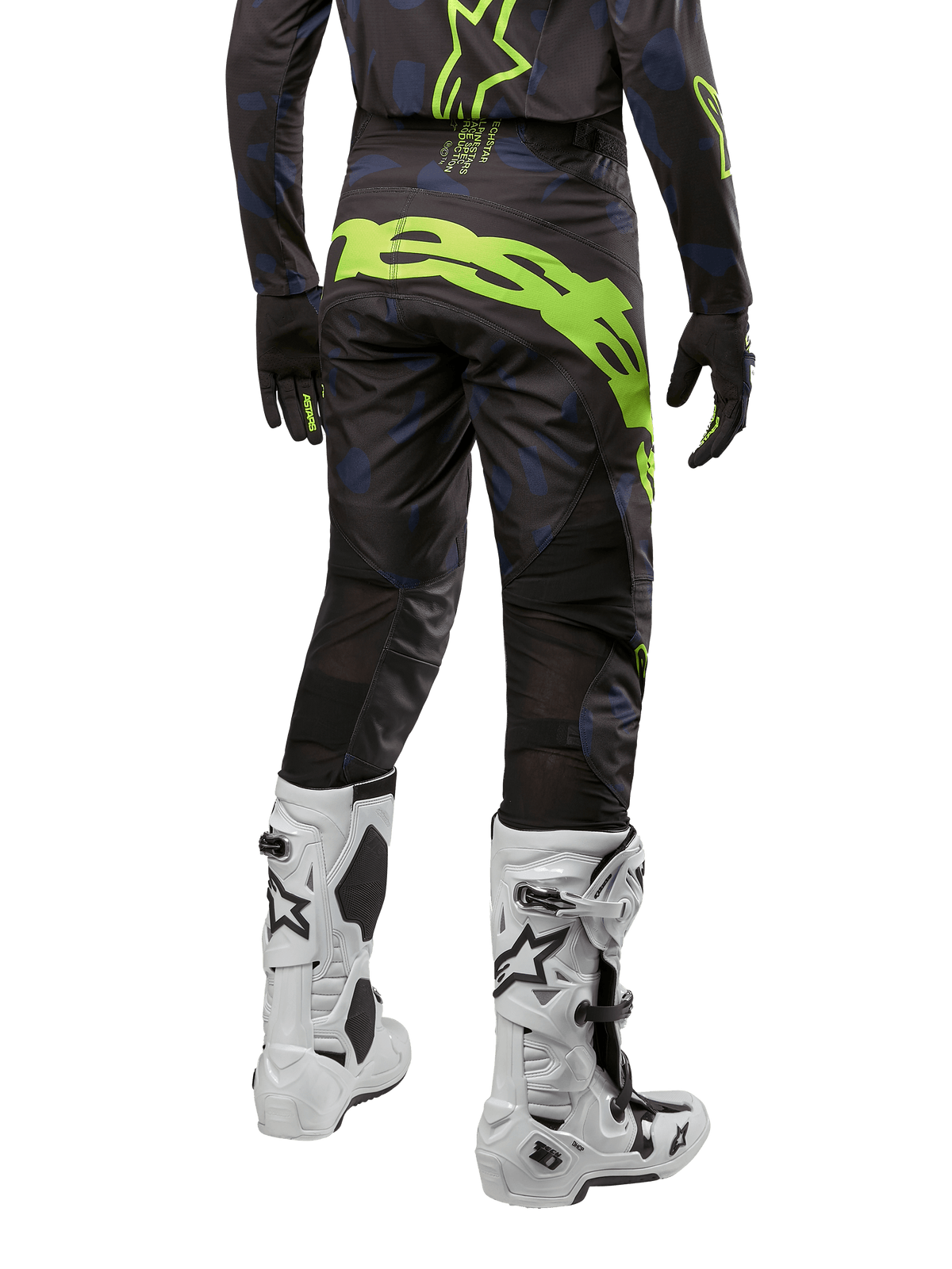 Alpinestars 2024 Techstar Rantera Pants, pantaloni da motocross, nero navy e giallo fluo, vista posteriore, con branding giallo neon e pannelli di ventilazione in rete, indossati con maglia coordinata e stivali bianchi, equipaggiamento resistente per motocross e gare fuoristrada