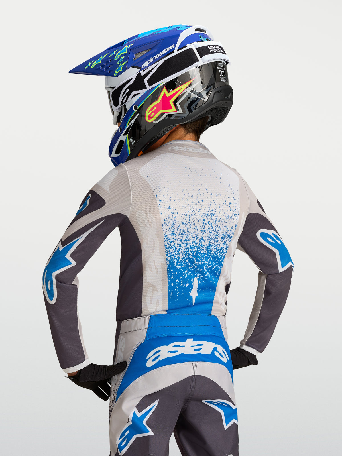 Alpinestars Maglia Fluid Drag Ragazzo, maglia da motocross per ragazzi, grigio e blu con grafica splash, vista posteriore.
