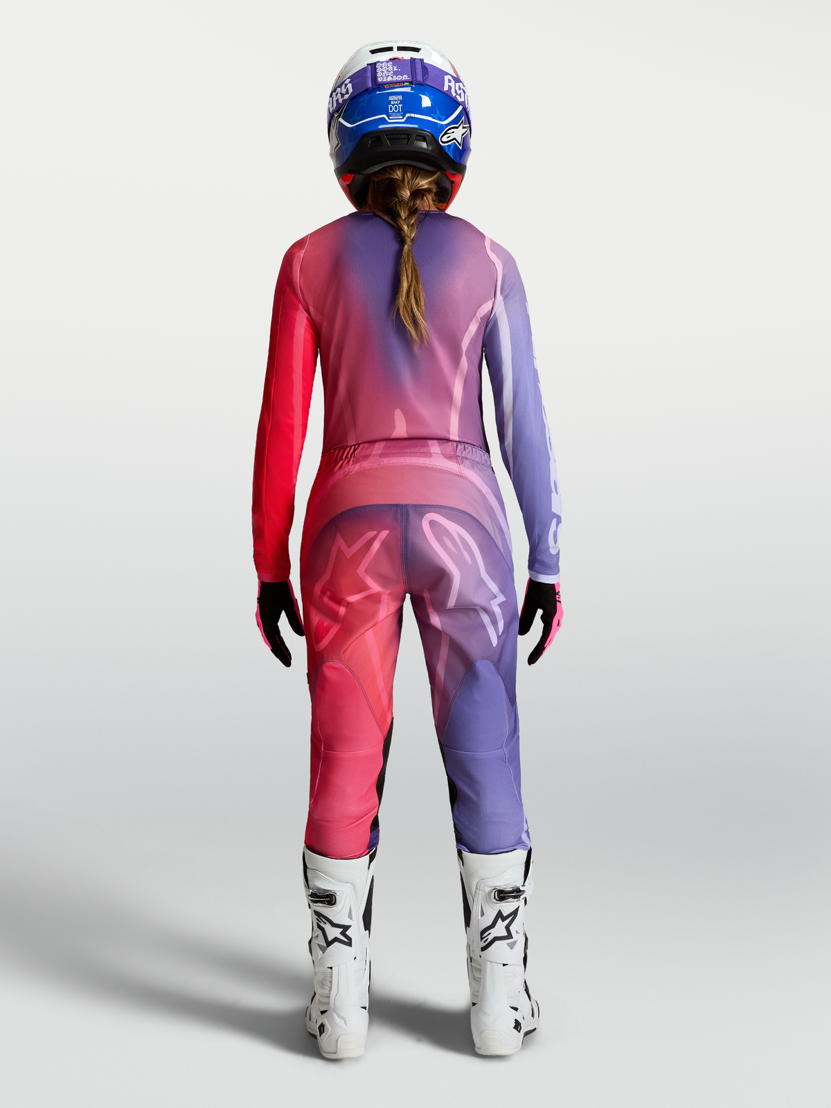 Alpinestars Stella Fluid Kepler completo e pantaloni motocross da donna, viola e rosso, visti dal retro.