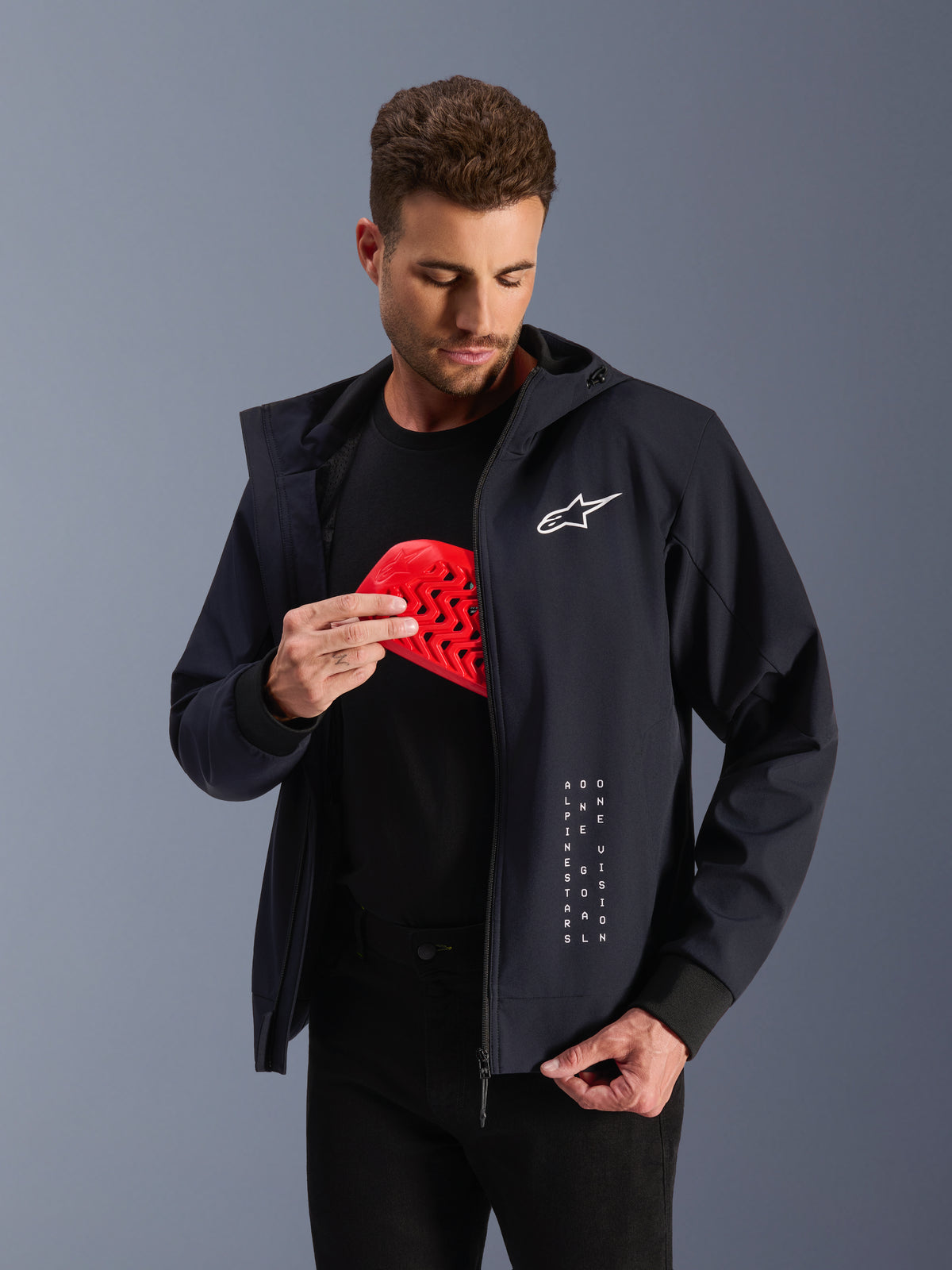 Alpinestars Felpa con cappuccio Radium Tech, giacca da moto urban da uomo, nera, con protezione Nucleon Flex Plus rossa, stile casual per motociclista