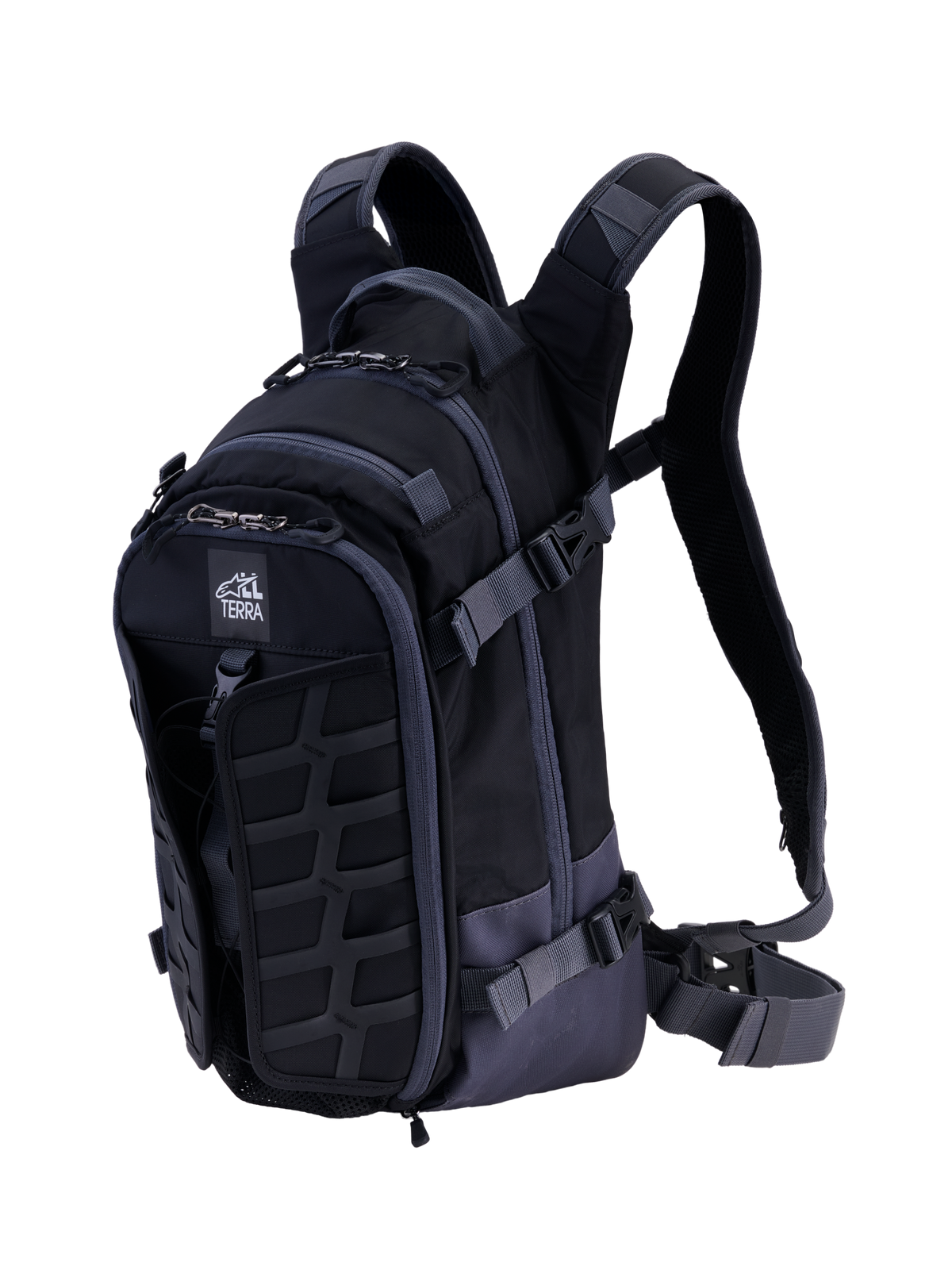 Alpinestars AT-15 Back Pack, zaino tecnico da moto, nero e grigio scuro, con robusto pannello frontale MOLLE, cinghie di compressione regolabili, spallacci imbottiti con chiusura magnetica sul petto e logo All Terra, progettato per la guida adventure off-road
