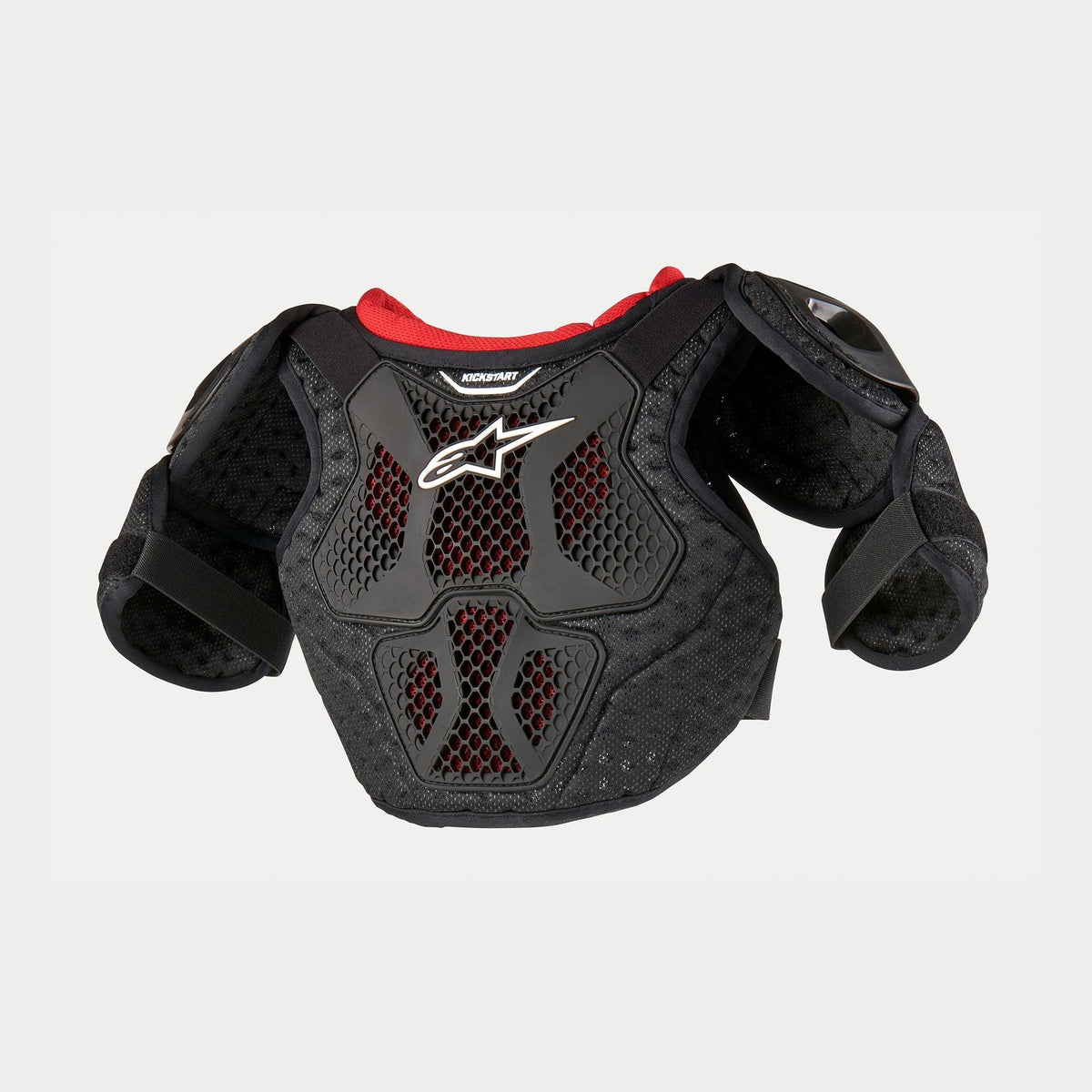 Protezione torace Alpinestars Youth Bionic Action Kickstart, pettorina da motocross, nero e rosso, con placche in TPR semirigide e rete a nido d'ape ventilata, logo Alpinestars bianco e protezioni per spalle e bicipiti.