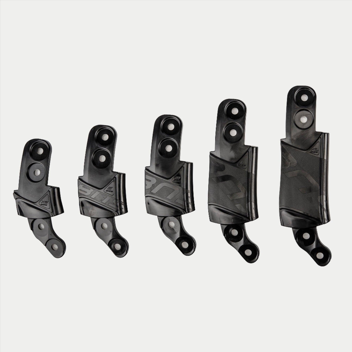Alpinestars BNS Size Adapter Kit, accessorio per supporto cervicale e casco, cinque componenti adattatori in plastica nera di diverse dimensioni, design modulare per la regolazione della vestibilità con fori di montaggio e branding testurizzato, colore nero solido