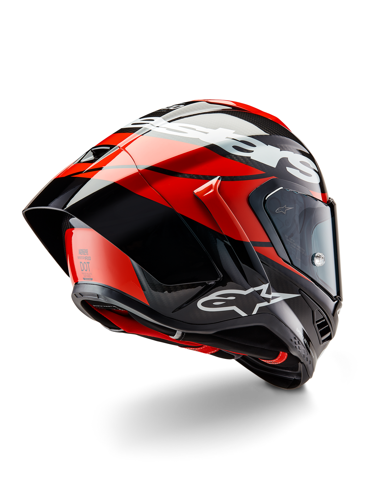 Casco Alpinestars Supertech R10 Element, carbonio nero, rosso vivace e bianco lucido, vista posteriore a tre quarti con ampio spoiler aerodinamico e calotta in fibra di carbonio, loghi Alpinestars in evidenza e certificazione DOT
