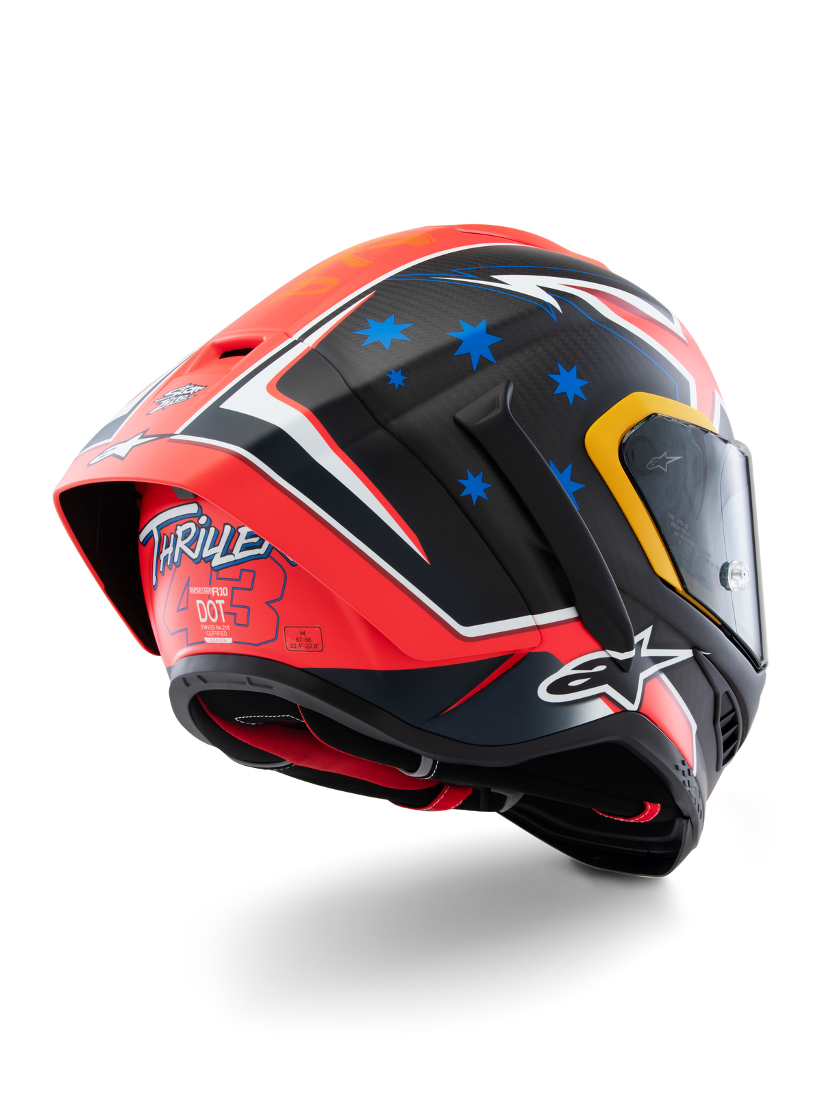 Casco Alpinestars Supertech R10 Miller Limited Edition, casco integrale da corsa, Carbon Red Matt con stelle blu e accenti bianchi, grafica 'Thriller 43' sul retro, grande spoiler aerodinamico, costruzione in fibra di carbonio