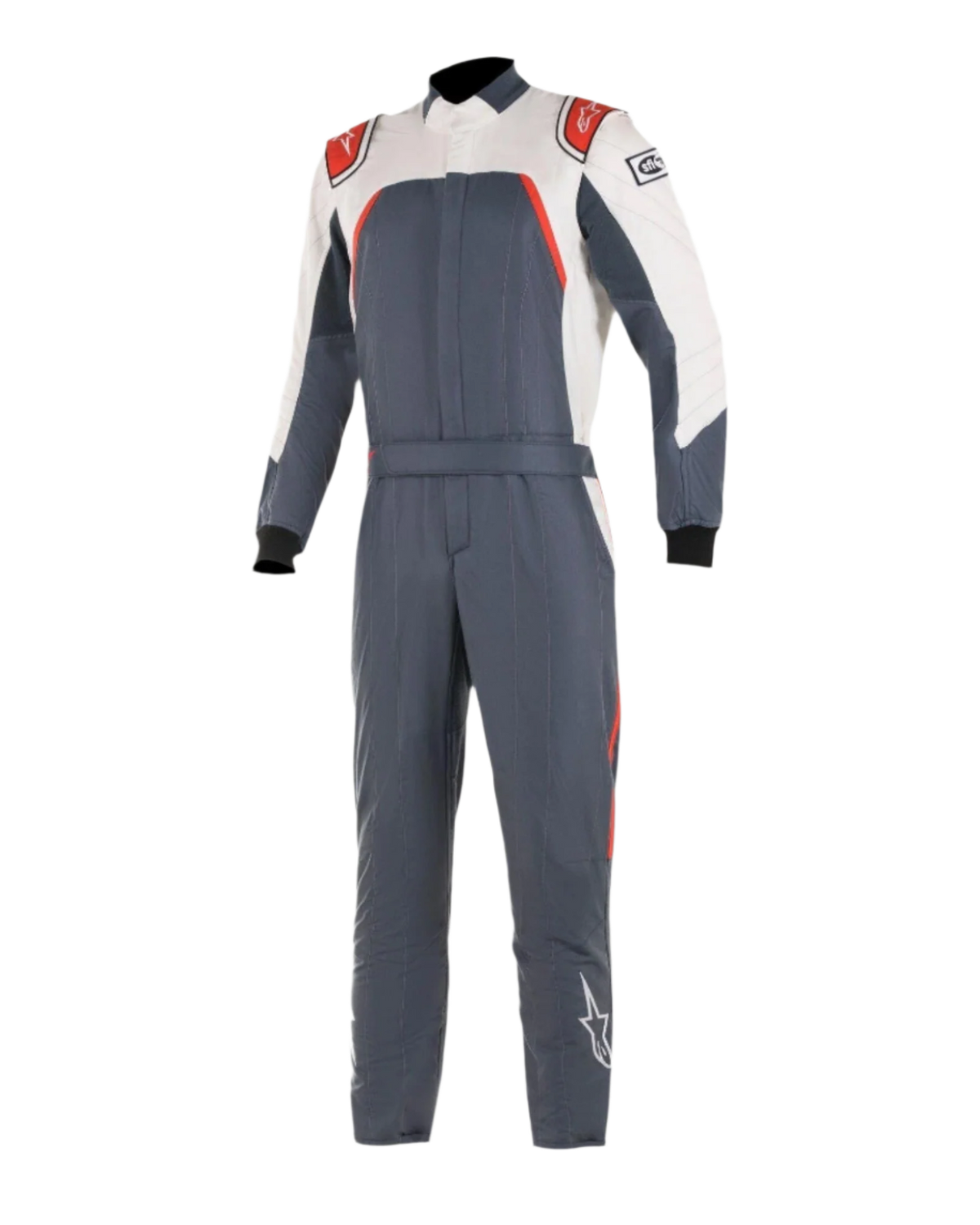 Alpinestars GP Pro Comp Bootcut Suit FIA, tuta da auto, grigio asfalto, bianco e rosso, tuta monopezzo da motorsport con parte superiore del torace e maniche bianche, dettagli rossi sulle spalle, corpo grigio asfalto scuro e gamba con taglio bootcut.