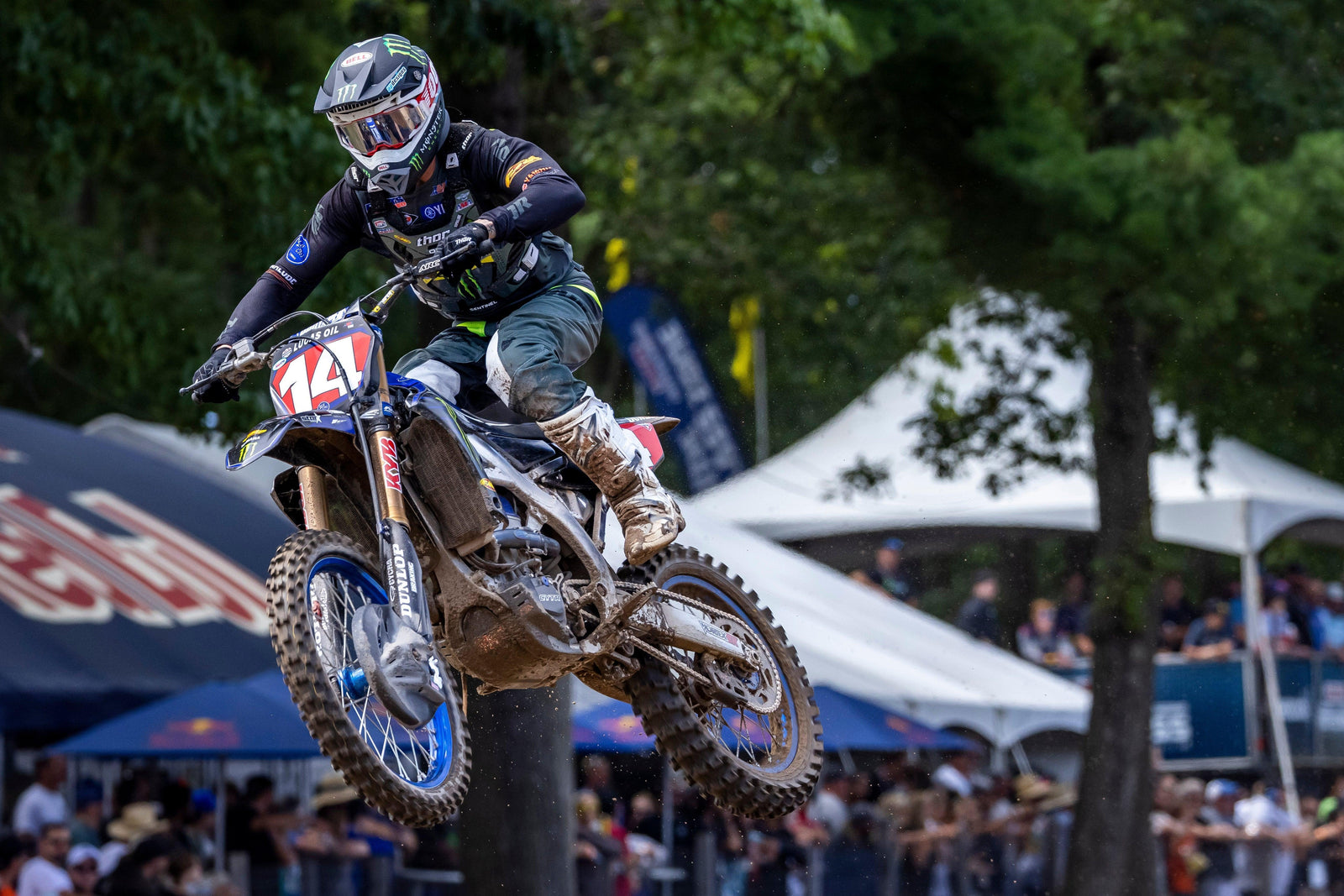 Dylan Ferrandis ad alta quota alimenta la vittoria AMA 450MX a Southwick National, nel Massachusetts