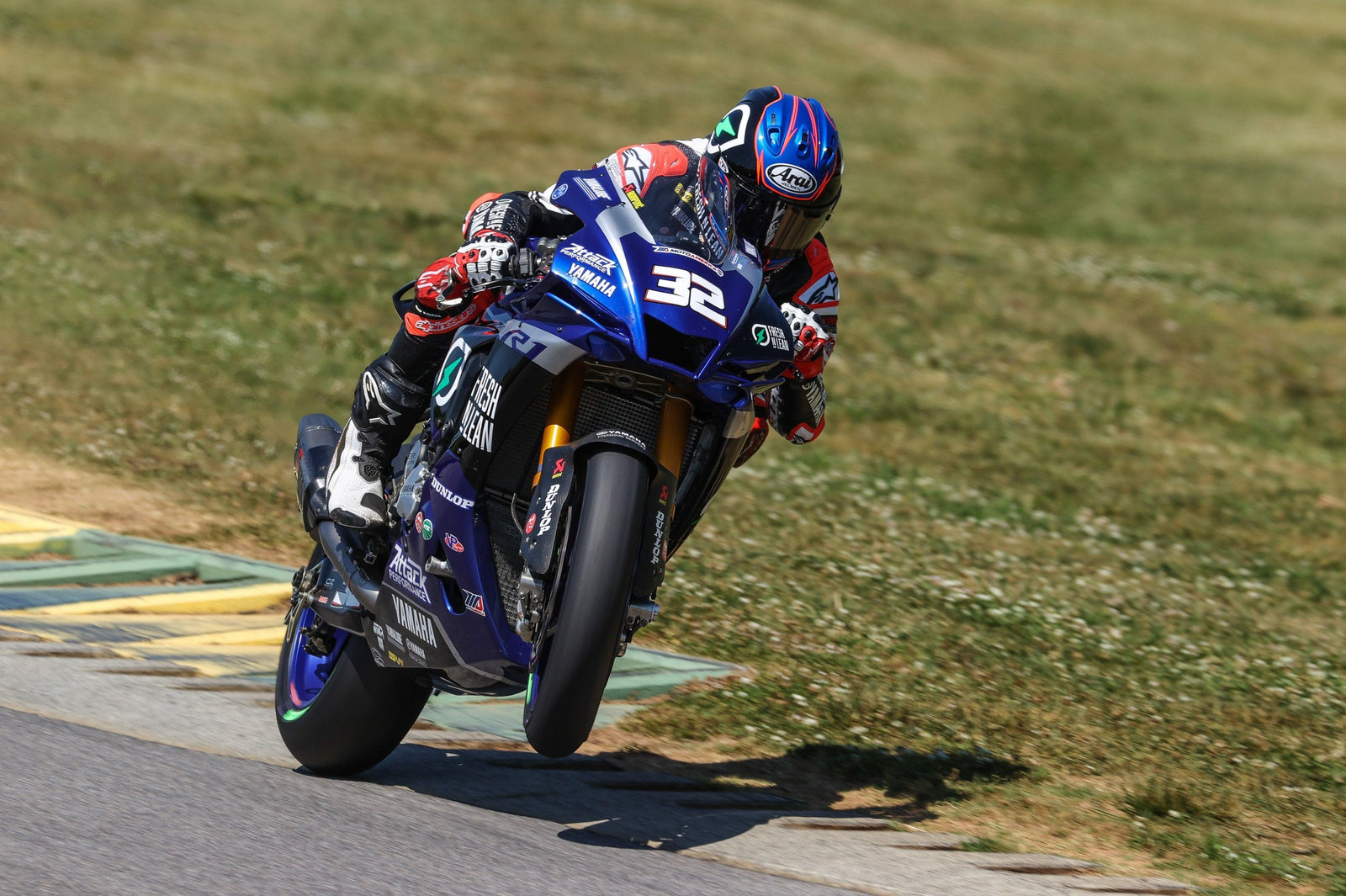 Jake Gagne protegge la vittoria di MotoAmerica Superbike alla Virginia International Raceway; Josh Herrin terzo