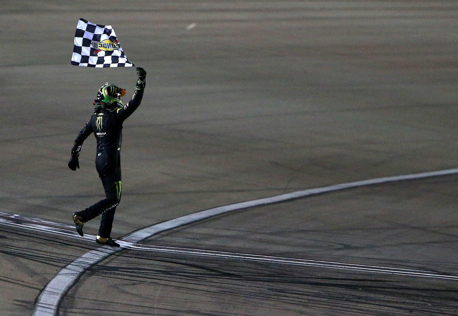 Kurt Busch consegna Masterclass di guida per ottenere la vittoria in casa NASCAR a Las Vegas Motor Speedway