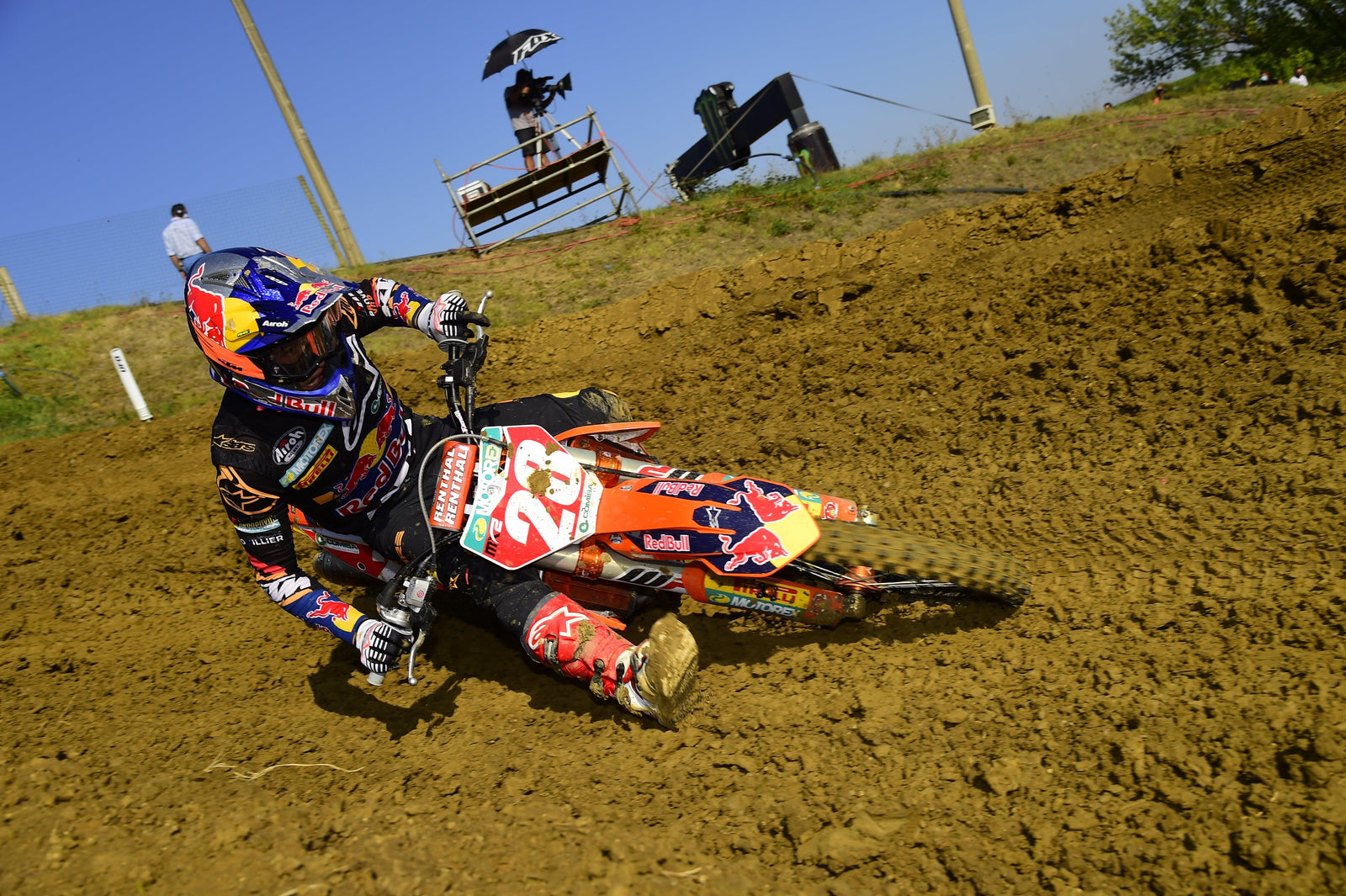 Vialle afferma un'epica vittoria complessiva di MX2 back-to-back in Faenza