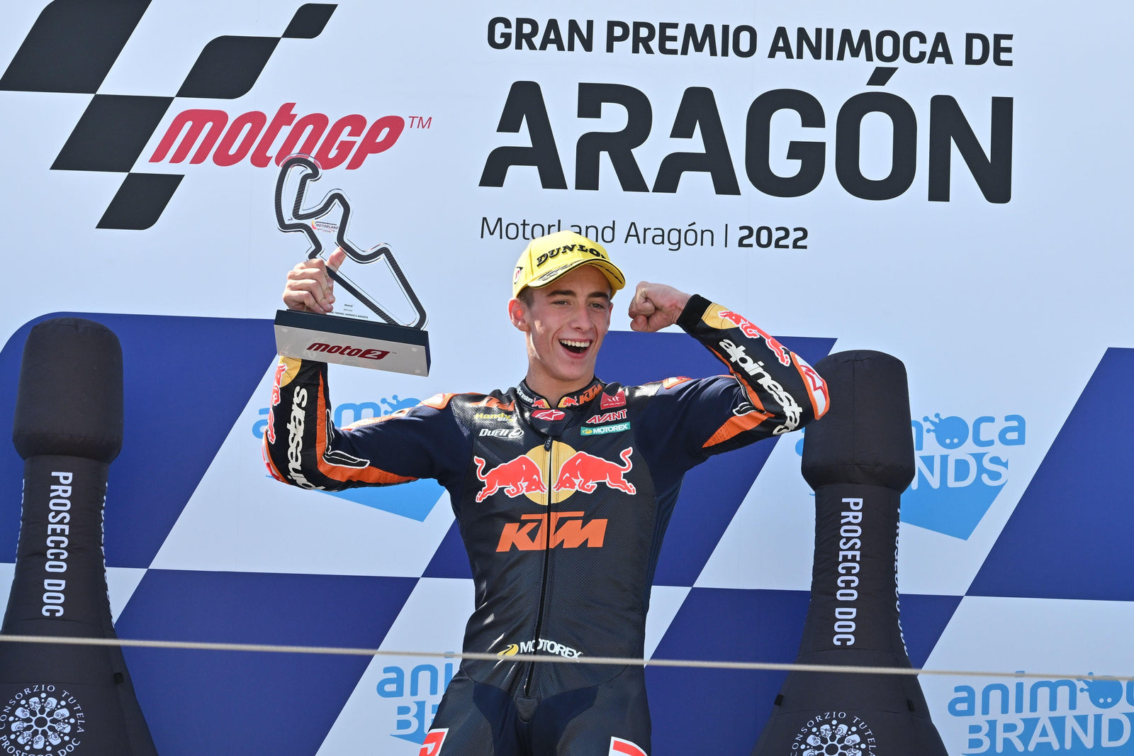 Pedro Acosta sale attraverso il pacchetto per prendere un'altra vittoria di Moto2 in Aragona