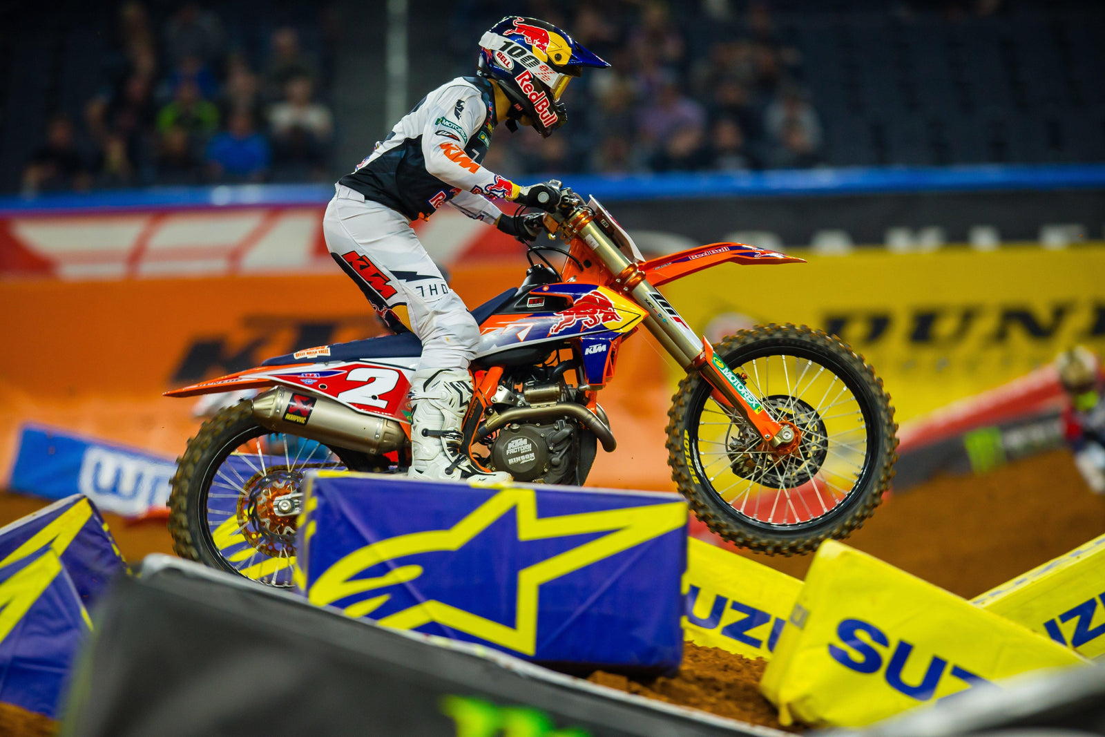 Cooper Webb domina Arlington 3 450SX (West) per mantenere l'assalto del campionato; Eli Tomac terzo