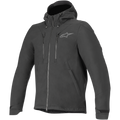 Giacca Domino Tech Alpinestars, giacca da moto urbana, nero, dotata di cappuccio fisso con cordini, cerniera anteriore centrale, doppie cerniere verticali sul petto e cinturini regolabili sui polsini, discreto logo Astar grigio sul petto a sinistra, design tecnico in softshell per la guida su strada
