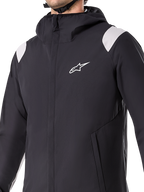 Alpinestars A-Dura Rain Jacket, giacca da ciclismo impermeabile a 2,5 strati, nero, con cappuccio, cerniera frontale YKK e tasche foderate in rete, logo bianco, per mountain bike e protezione dalle intemperie