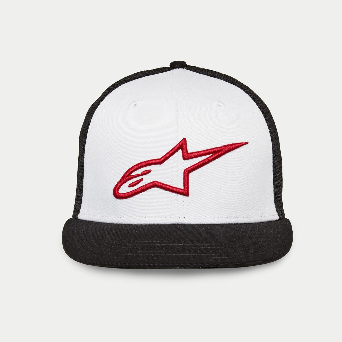 Cappello Alpinestars Corp Trucker, berretto trucker con visiera piatta e corona strutturata, pannello frontale bianco con retro in mesh nero e visiera nera, logo Alpinestars ricamato in 3D rosso, copricapo casual da motorsport