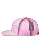 Cappello Alpinestars Corp Trucker, rosa, profilo laterale, visiera piatta e corona strutturata, logo bianco ricamato sul davanti in twill, retro in rete rosa, chiusura snapback regolabile, abbigliamento sportivo casual