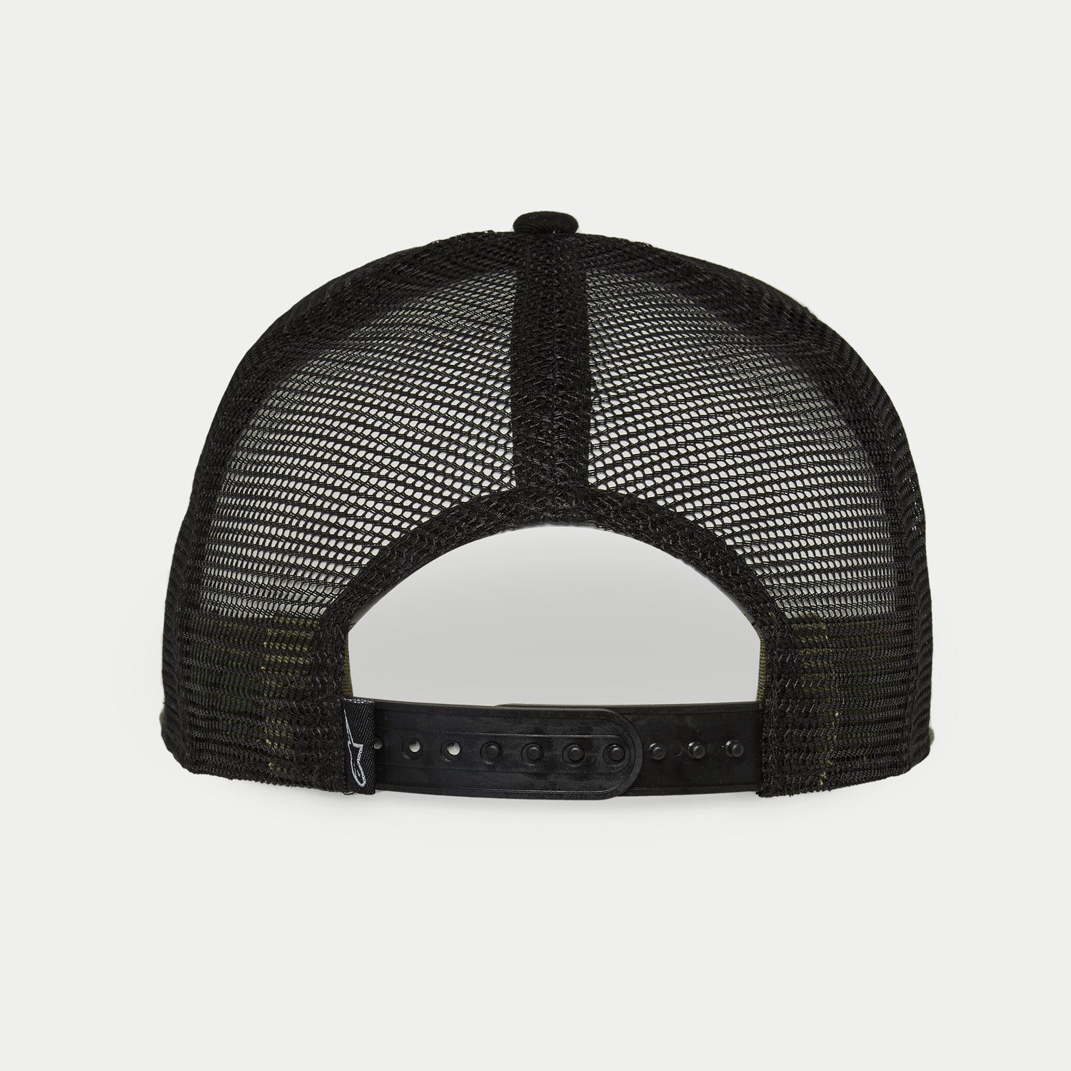 Alpinestars Corp Trucker Hat, nero militare, vista posteriore che mostra i pannelli in mesh nero e la chiusura snapback regolabile, piccola etichetta con logo in tessuto, copricapo casual ispirato al motorsport