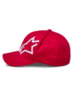 Cappello Alpinestars Corp Shift 2 Curved Brim, rosso, con logo Alpinestars bianco ricamato in 3D sul pannello sinistro, vista laterale, corona strutturata con visiera curva, copricapo casual ispirato al motorsport