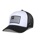 Alpinestars Flag Snapback Hat, bianco e nero, corona strutturata con visiera curva, pannello frontale bianco e retro in mesh nero, con patch rettangolare con logo stile bandiera, copricapo casual ispirato al motorsport