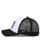 Cappello Snapback Flag Alpinestars, bianco e nero, vista laterale di profilo, con visiera curva nera, pannello frontale bianco strutturato con toppa stile bandiera e retro in rete nera traspirante.