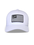 Cappello Alpinestars Flag Snapback, bianco, corona strutturata con visiera curva, patch rettangolare frontale bianca e nera con logo Alpinestars, copricapo casual ispirato al motorsport