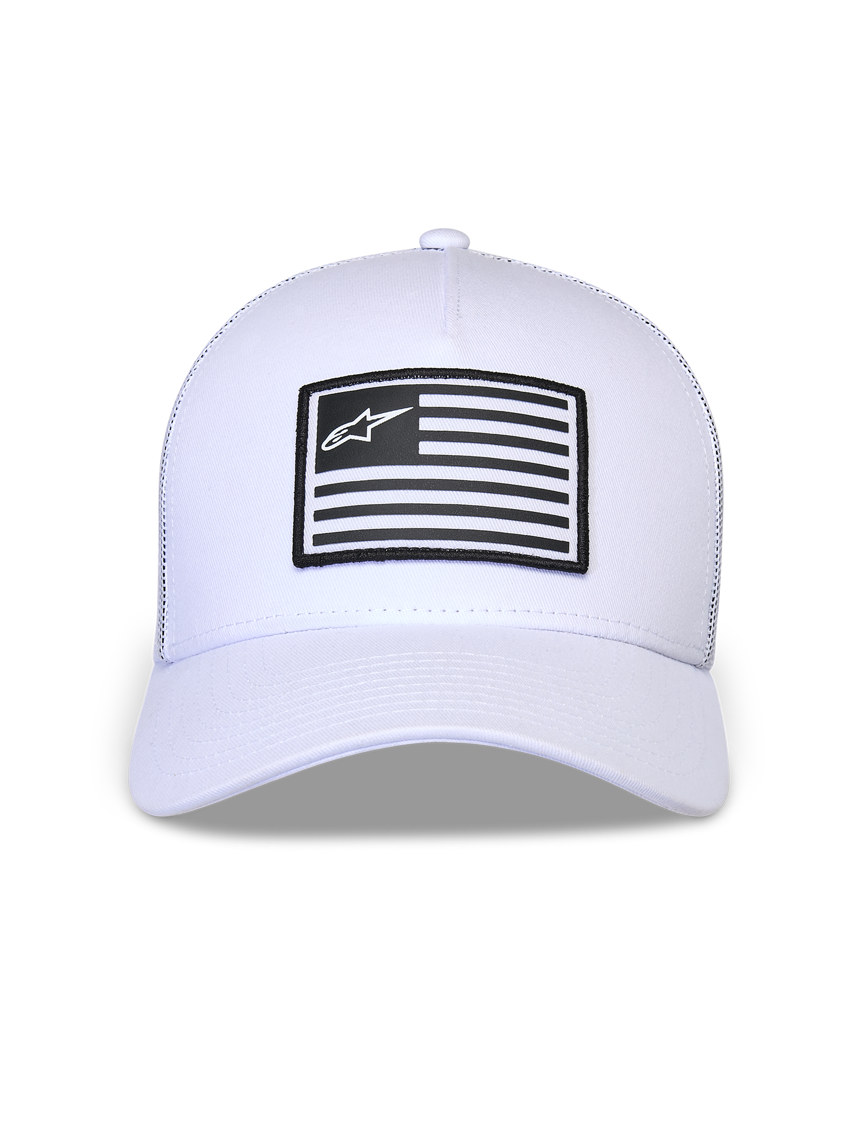 Cappello Alpinestars Flag Snapback, bianco, corona strutturata con visiera curva, patch rettangolare frontale bianca e nera con logo Alpinestars, copricapo casual ispirato al motorsport