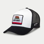 Alpinestars Cali 2.0 Hat, cappello trucker, bianco e nero, con patch tessuta dell'orso della California e marchio Alpinestars, corona strutturata, visiera curva nera e retro in mesh, copricapo casual da motorsport