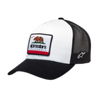 Cappello Alpinestars Cali 2.0, cappellino trucker bianco e nero, visiera curva con corona strutturata, patch tessuta con orso della California e marchio Alpinestars, retro in mesh di poliestere nero, stile motorsport casual