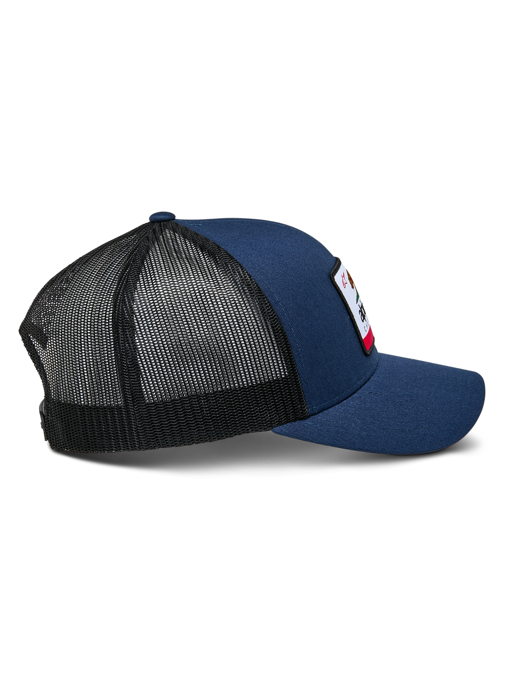 Cappello Alpinestars Cali 2.0, blu navy con rete nera, vista laterale, cappellino trucker strutturato con visiera curva e parte anteriore in twill, retro in rete di poliestere traspirante, copricapo casual motorsport