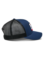 Cappello Alpinestars Cali 2.0, blu navy con rete nera, vista laterale, cappellino trucker strutturato con visiera curva e parte anteriore in twill, retro in rete di poliestere traspirante, copricapo casual motorsport