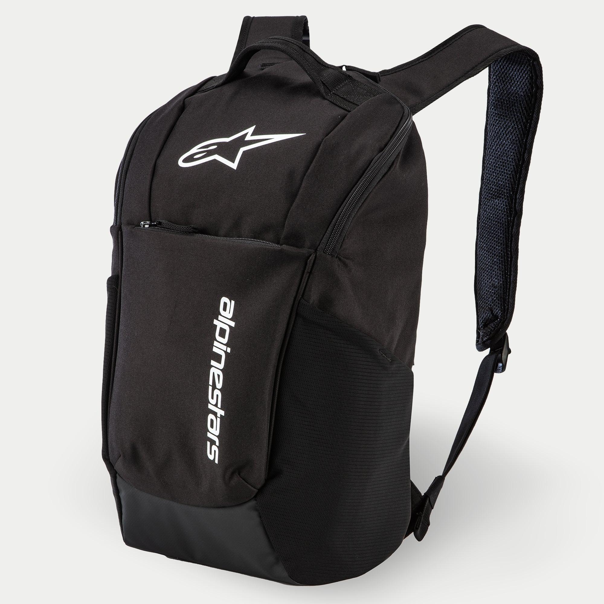 Alpinestars Defcon V2 Backpack, zaino quotidiano, nero, con logo stampato bianco e marchio Alpinestars verticale, tasca frontale con zip, tasche laterali in rete e spallacci imbottiti in airmesh, struttura in resistente poliestere 600D