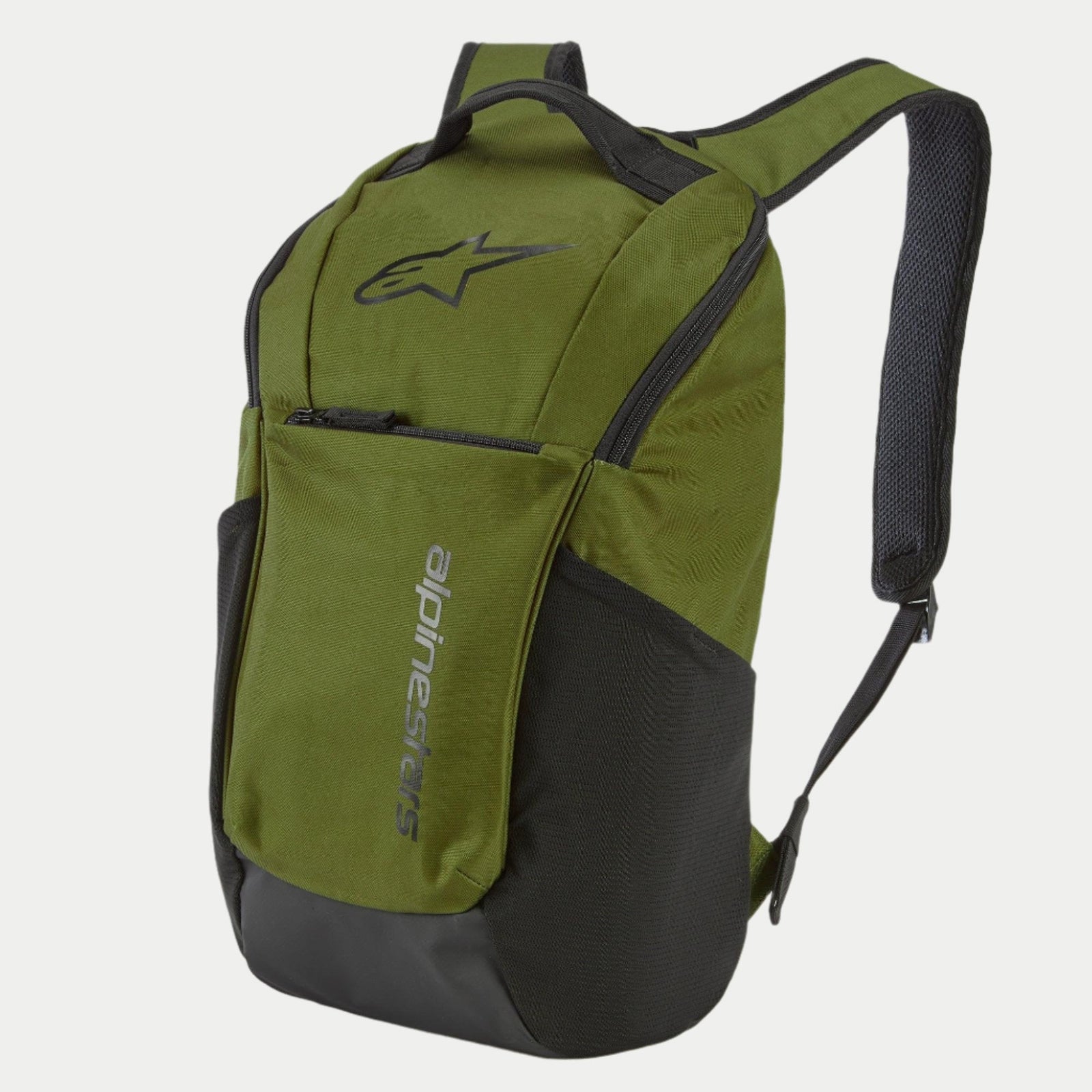 Zaino Alpinestars Defcon V2, Verde Militare, zaino compatto per uso quotidiano con logo nero, caratterizzato da pannelli a contrasto, tasca frontale con cerniera, tasche laterali in mesh e spallacci in airmesh