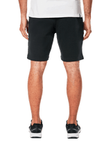 Alpinestars Dunker Short, pantaloncini da allenamento in pile, nero, vista posteriore con tasca a filo, design sportivo e casual, indossati con t-shirt bianca e scarpe sportive nere