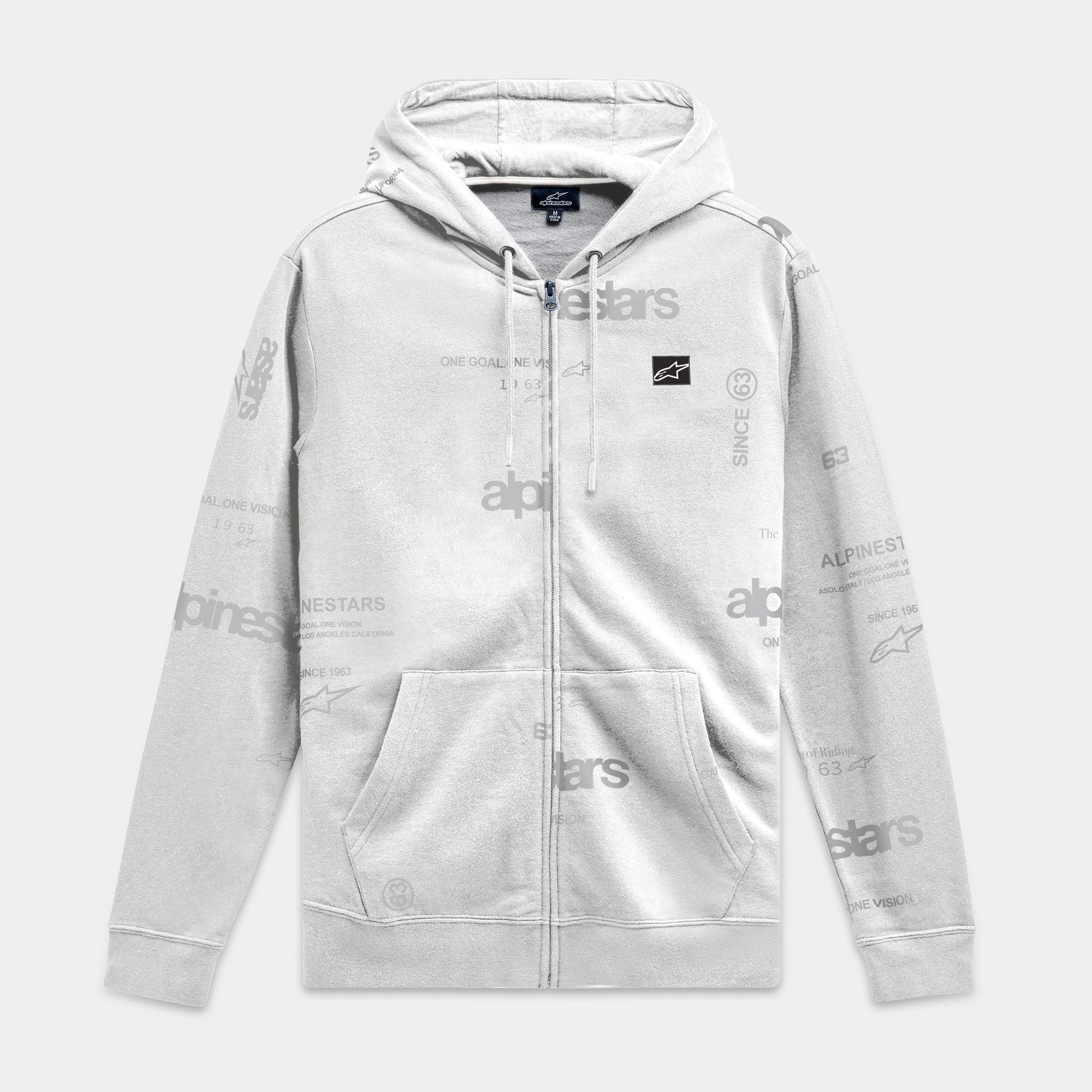 Alpinestars Plenitude Hoodie, felpa con zip frontale, bianco sporco con stampa logo grigia all-over, patch logo Ageless nera sul petto, tasche a marsupio, cappuccio con cordino, streetwear casual ispirato al motorsport