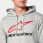 Alpinestars Always V3 Hoodie, grigio melangiato, primo piano del petto con logo a stella rosso e scritta Alpinestars nera, cappuccio foderato in jersey con cordini grigi, abbigliamento casual motorsport