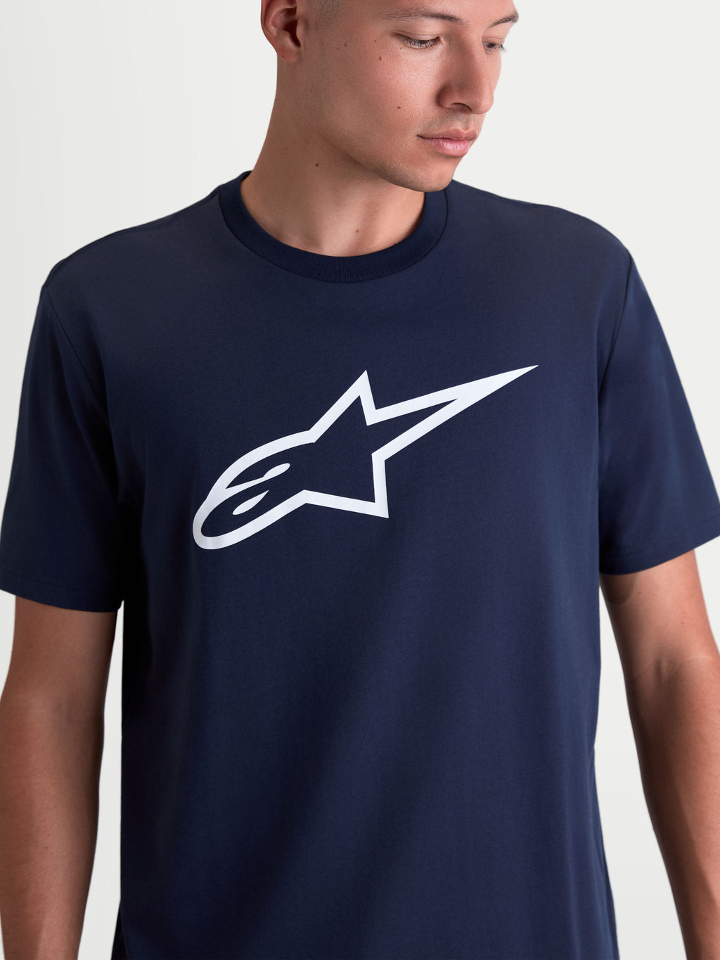 Alpinestars Maglietta Ageless 2.0 CSF, maglietta sportswear da uomo, blu navy con logo Ageless bianco sul petto, vestibilità cut-and-sew in misto cotone e poliestere, stile casual