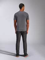 Alpinestars Always 2.0 CSF Tee, maglietta a maniche corte, grigio antracite, vista posteriore, indossata con pantaloni in denim scuro, streetwear casual ispirato al motorsport