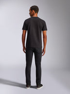 Alpinestars Blaze 2.0 CSF Tee, maglietta a maniche corte, nero, vista posteriore, indossata con jeans neri, abbigliamento casual streetwear ispirato al motorsport