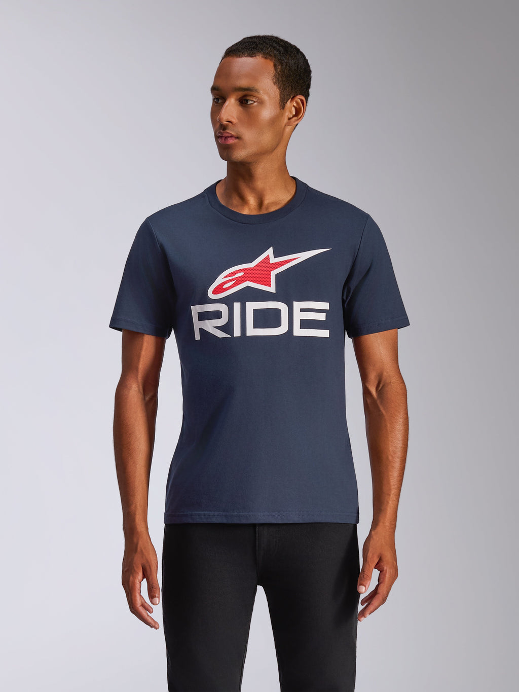 Alpinestars Ride 4.0 CSF Tee, maglietta a maniche corte, blu navy, logo Alpinestars rosso e bianco con scritta RIDE bianca, abbigliamento casual motorsport streetwear