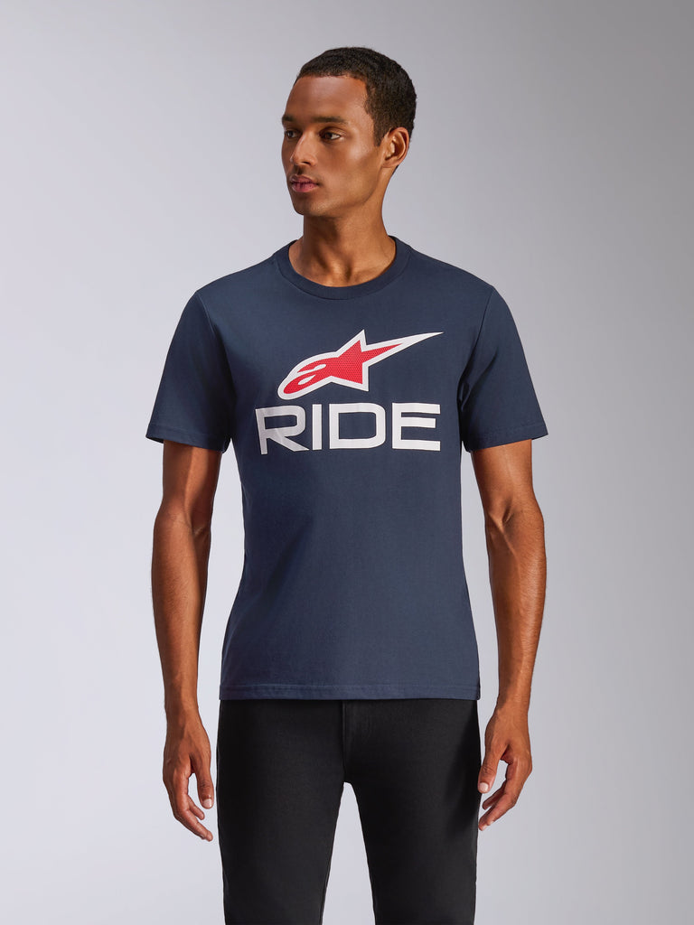 Alpinestars Ride 4.0 CSF Tee, maglietta a maniche corte, blu navy, logo Alpinestars rosso e bianco con scritta RIDE bianca, abbigliamento casual motorsport streetwear