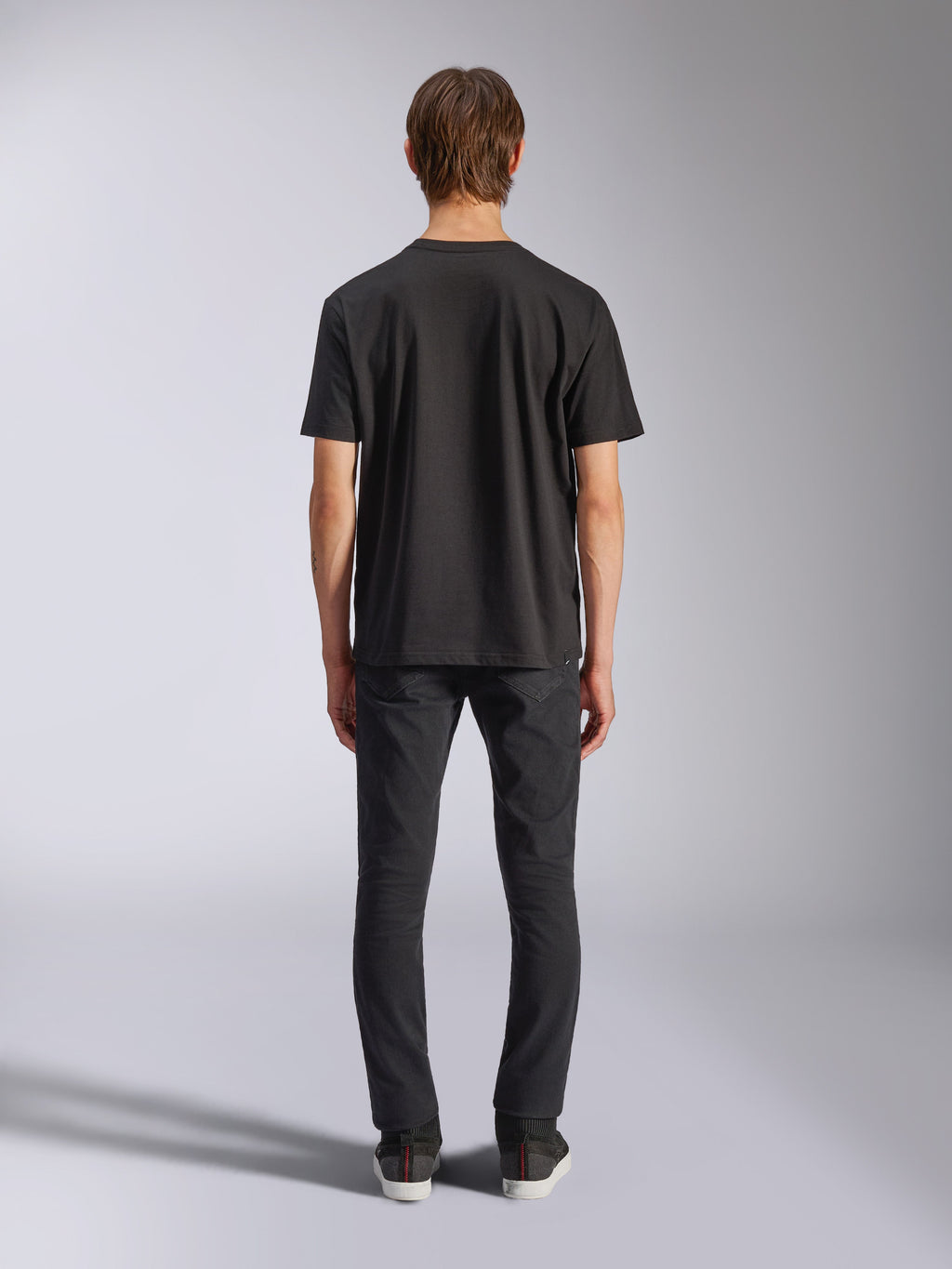 Alpinestars CSF Tee, maglietta a maniche corte, nero, vista posteriore su modello, streetwear casual da motorsport