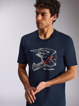 Alpinestars MX Helmet CSF Tee, t-shirt a maniche corte, blu navy, grafica bianca di un casco MX con logo a stella rosso, abbigliamento sportivo casual indossato da un modello